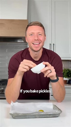 Crispy 3-Ingredient Fried Ranch Pickles 😋🔥🙌 What you need: 1/2 cup shredded cheddar 20 pickle slices 1 tbsp ranch seasoning How to make them: Lay your pickles out on a parchment lined baking sheet. Top with the cheese & ranch seasoning.Bake for 10 mins @ 400F. Pro tip: For extra crunch, put cheese under the pickles too! This recipe is super easy and the perfect low carb snack when you’re craving something crunchy! | Keto Snackz