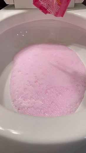 2.1M views · 10K reactions | That foam action though Follow @following__edyta for more 﫶#cleaning #clean #cleanhome #cleaninganxietyaway #foam #foamy #oddlysatisfying #cleaningmotivation #homecleaning #trending #foryou #fyp #porządki #sprzątanie #limpeza #bathroomcleaning #thepinkstuff #asmr #asmrcommunity #asmrsounds #cleanwithme #girltherapy #home | Following Edyta | Facebook