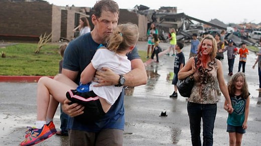 Moore, Oklahoma: elementary school moments after tornado struck – video
