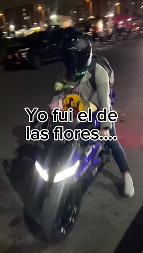 Historytime? #yamaha #r15v3 #motos #mujeres #parejas #soltero #floresamarillas