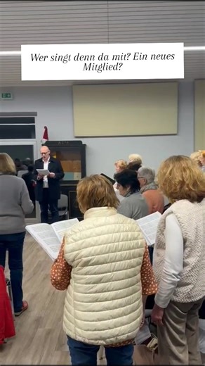 Das alte Jahr haben wir mit der Jahreshauptversammlung verabschiedet und sogleich das neue Jahr eingeläutet. Wer denkt, dass es nun ruhiger zu geht, der irrt. Prompt hatten wir schon den nächsten Auftritt beim Neujahrsempfang unseres neuen Bürgermeister Sebastian Glatzel . Wir haben uns sehr gefreut und es war uns eine Ehre ein Teil dessen gewesen zu sein. Unser Bürgermeister hat uns bei der letzten Chorprobe überraschenderweise als Dankeschön besucht. Wir stoßten zusammen an und sangen gemeinsa