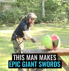 This guy makes the most epic, giant swords I've ever seen 😱😱👏 | UNILAD Tech