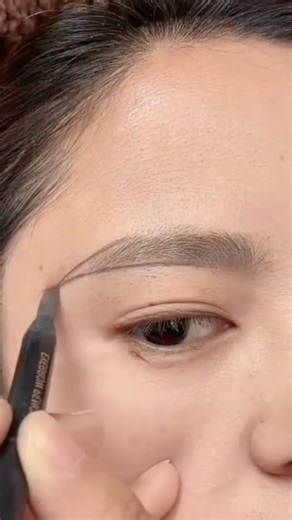 New Viral Eyebrows Shape Tutorial For Beginners ❤️💚#ytshorts#eyebrows draying#trendy