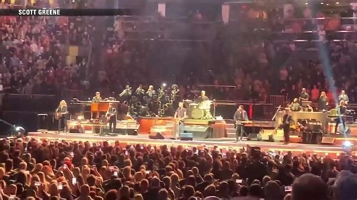 Bruce Springsteen performs ‘Dirty Water’ during encore at TD Garden concert - Boston News, Weather, Sports | WHDH 7News