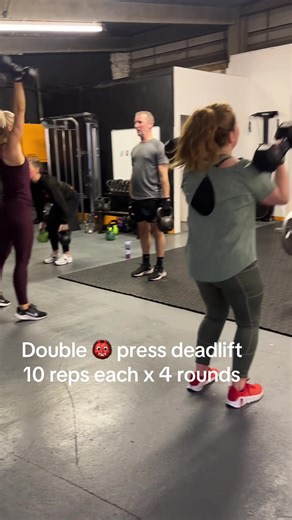 This is how you finish the week strong 💪🏼 @SuperStrength #doubledevilpress #deadlift #gymlife #strongfinish Team🧡🖤