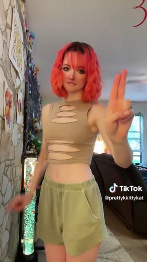 I only get views when i do this dance #egirl #viral #bunnydance