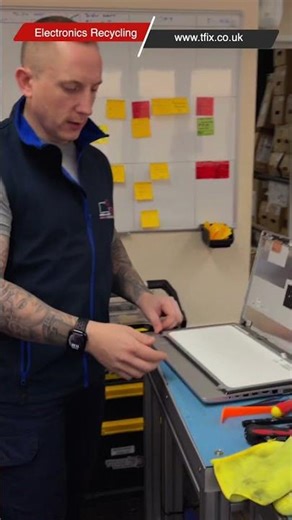 Replacing a laptop screen the honest way #refurbishment #electronics #shorts