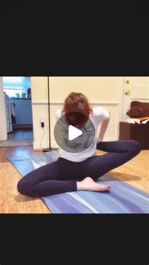 @contortica on Instagram: "Incredible hip mobility and dislocation performance by talented contortionist @lbbjbends #contortiontraining #contortion #flexibility #yoga #ballet"