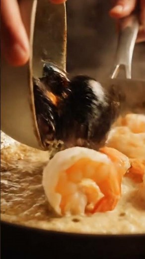 Creamy Garlic Mussels & Shrimp — Easy Restaurant-Style Seafood Recipe