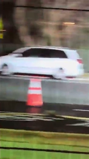 Arlington county fire engine 101 unhooking hydrant #fast #fire #water #emergency #automobile #iaff