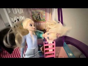 Elsa and Anna going to bed, one can’t sleep 💤