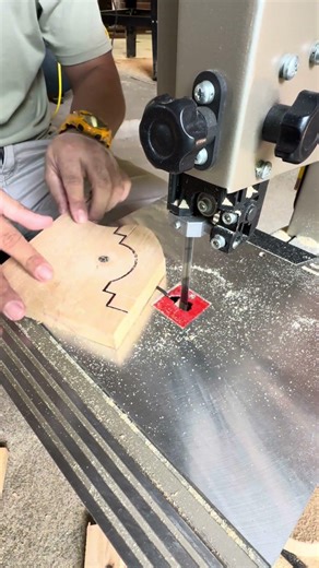 Looks easy to cut profile patterns with a mini bandsaw #woodworking #wood #diy