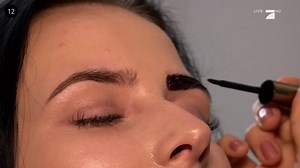 69K views · 151 reactions | Selbstgemachte Tuchmasken aus Saft, Klebetattoos mit Duft und Nägel mit Pelz - Kosmetikerin Tina Pfau aus Leipzig probiert kuriose und angesagte Beautyprodukte aus. Was wohl ihre Kund:innen dazu sagen?  #taff #archive #clip | taff | Facebook