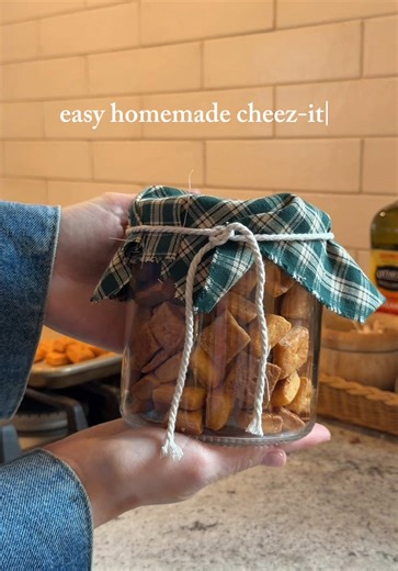 Easy 5-Ingredient Cheese Crackers Recipe