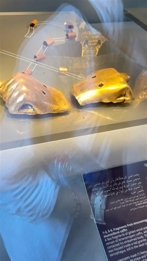 The Golden Mask and Hands of Pharaoh Amenemope ✨👑Here lies one of the most overlooked treasures of ancient Egypt — the golden funerary mask of Pharaoh Amenemope (died c. 992 BC), son of Psusennes I, alongside two solid golden hands that once covered his mummy.Discovered in 1940 in the royal necropolis of Tanis, these artifacts were overshadowed by World War II and never gained the same fame as Tutankhamun’s treasures. Yet, their symbolism is just as powerful.For the ancient Egyptians, gold was 