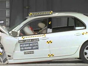 2001 Lexus LS 430 moderate overlap IIHS crash test