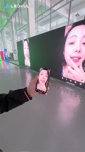 Demonstrate the quick connection of an iPhone to an LED display