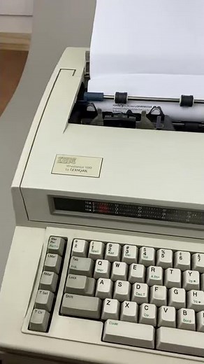 IBM Wheelwriter 1000 by Lexmark Electric Typewriter