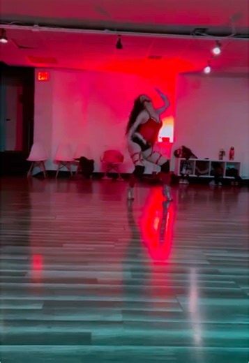 Christmas heels class 🌲 #heels #heelclass #heelsdance #heelsclass #dance #danceclass #dancer #latina #explore #fyp