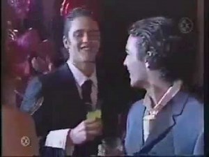 Rebelde Capitulo 194 - Diego y Tomás conocen las primas de Mia