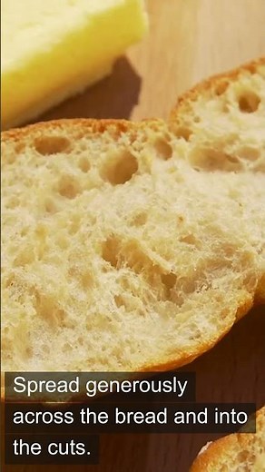 "Ultimate Cheesy Garlic Pull-Apart Bread Recipe!"