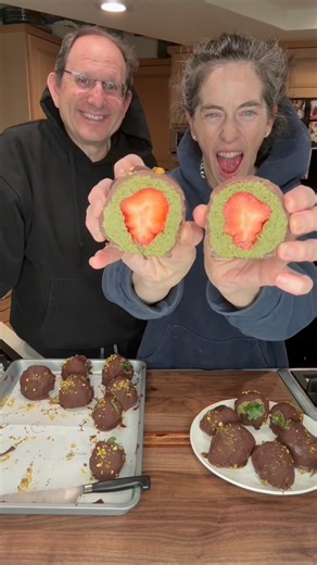 Wayne & Nancy Weil on Instagram: "Dubai-Inspired Chocolate Dipped Strawberries @faithsfresh - stop creating these insane snacks. We can’t resist! Ingredients from @amazon • 2 cups dark chocolate chips • 1-2 tsp coconut oil • 12 strawberries • 2 cups pistachio cream • 2 cups shredded kanafeh • 2 tbsp clarified butter • Crushed pistachios (optional) Steps: 1. Toast kanafeh dough: Heat 2 tbsp butter (or coconut oil) in a pan and toast 2 cups kanafeh dough until golden, about 4-5 minutes. Let it coo