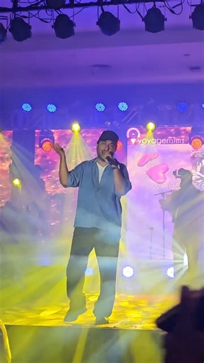 Vineeth Sreenivasan കാതൽ റോജാവേ.. 🤍🎶 #shorts #vineethsreenivasan #concert