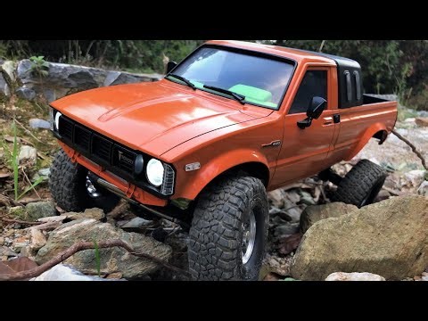 RC RGT EX86110 : 1/10 Scale Toyota Hilux Rock Crawling!
