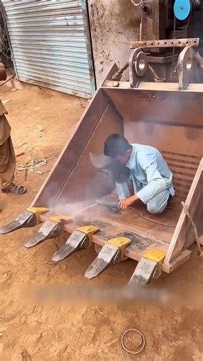 Chế tạo gầu máy múc | Rádio Canção & Louvor