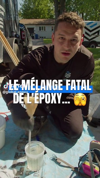 Le mélange fatal de l’époxy 😅 #Epoxy #PlancherEpoxy #epoxyresin #Renovation #fypシ゚