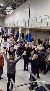 🎥#Connexions SARDANES PER SANT ESTEVE A RIUDELLOTS Ja fa un parell d'anys que l'Agrupació Sardanista de Riudellots de la Selva ha recuperat la seva activitat sardanista per Sant Esteve i aquest any van celebrar l'acte el passat 4 de gener, ajornat pel mal temps. L'acte, amb un homenatge al compositor Francesc Picart, va consistir amb un concert de cobla i una ballada amb la cobla La Principal de la Bisbal. Us deixem amb un recull de les imatges. | Coblejant