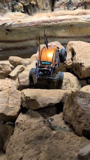 That was close. 🤘🏻 #rcoffoad #radiocontrol #rc #rccrawler #rccars #minicrawler