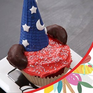 The most magical ✨ Mickey Mouse cupcake ✨ | Disney Eats