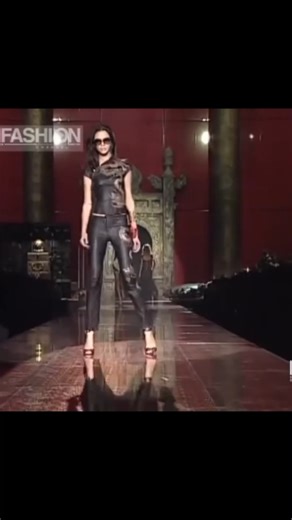 Roberto Cavalli Spring/Summer 2003 Runway Show Highlights