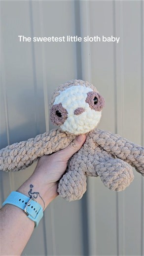 Have you ever seen a cuter sloth!? #crochet #sloth