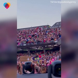 WATCH: Harry Styles paused his concert, asking fans to be quiet so he could find someone in the crowd – his former school teacher ❤️ | The Uplift