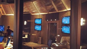 Tom Cavanagh on Instagram: ""4 Scenes in the Cortex" by Tom&Carlos The 7 Happy Camper Players: Candice Grant Violett Keiynan Danielle Jesse Tom&Carlos Shooting in the Cortex? With these guys? "It's a blast." #TheFlash @tha_los"