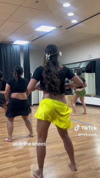 4 rounds of tamaus into fa’arapus got me sweatin’ !! Gotta build that strength and stamina some how 💪🏽💃🌴 #fyp #oritahiti #tahitian #faarapu #training #polynesian #dance #practice