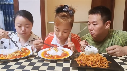 Crazy Delicious Battle – Couple Takes on Food Like Legends! ⚔️🍱 | Funny Videos