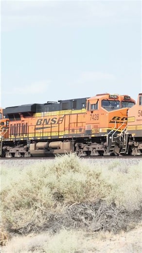 INTERMODAL GIANT BNSF CROSSING DESERT #train #bnsf #containers