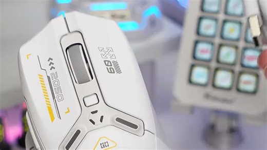 RGB幻彩灯效电竞鼠标，符合人体工学设计，精准微动，流畅操控，科技感外观，助力游戏畅快体验。