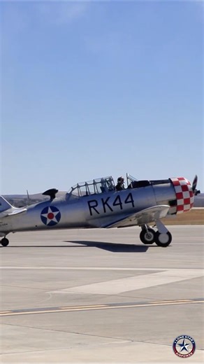 T6 Texan Barrel Rolling over Laredo #airshow
