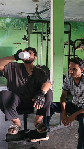 sharuk khan on Instagram: "Sam ko #sharukkhan1812 #viral #comedy"