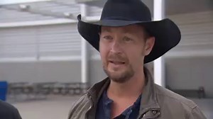 "You can tell in his eyes he’s heartbroken," says evacuee after meeting Alberta country music star Paul Brandt. Read more: www.cbc.ca/1.3576521 | CBC Calgary