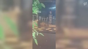 Casal é filmado fazendo sexo em frente à casa noturna em Santos