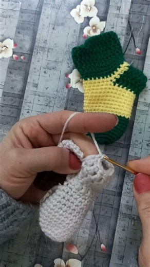 Knitting children's socks by #hand knitting حياكة جواريب للأطفال حياكة يدوية