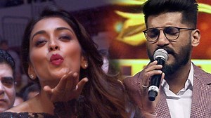 Shriya's Heart Melts: Watch Her Mesmerized by Vijay Yesudas's Soul-Stirring Live Performance. #ShriyaSaran #VijayYesudas #Trisha #Mohanlal #PearleMaaney #SIIMA | SIIMA