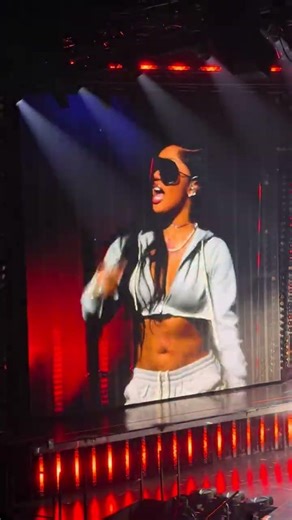Cardi B and Gorilla #concert #cardib #glorilla