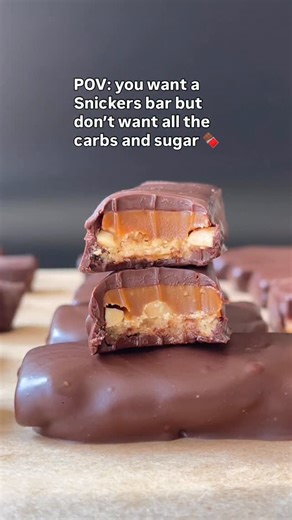 Make these KETO SNICKERS BARS 🍫🥜 Chewy nougat, gooey caramel, crunchy peanuts, and a rich chocolate coating… low-carb, gluten-free, and only 8 ingredients! Comment SNICKERS and I’ll send the full recipe straight to your inbox! Make sure you’re following @sarahsfitfood prior to commenting otherwise the message may not go through! Or Google “baketobefit snickers bars” #ketocandy #ketochocolate #lowcarbdessert #sugarfreecandy #glutenfreerecipes #healthycandy | Sarah's Fit Food
