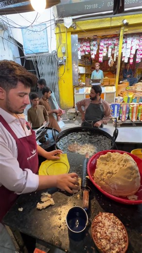 Unique Bread Making Techniques from Street Food